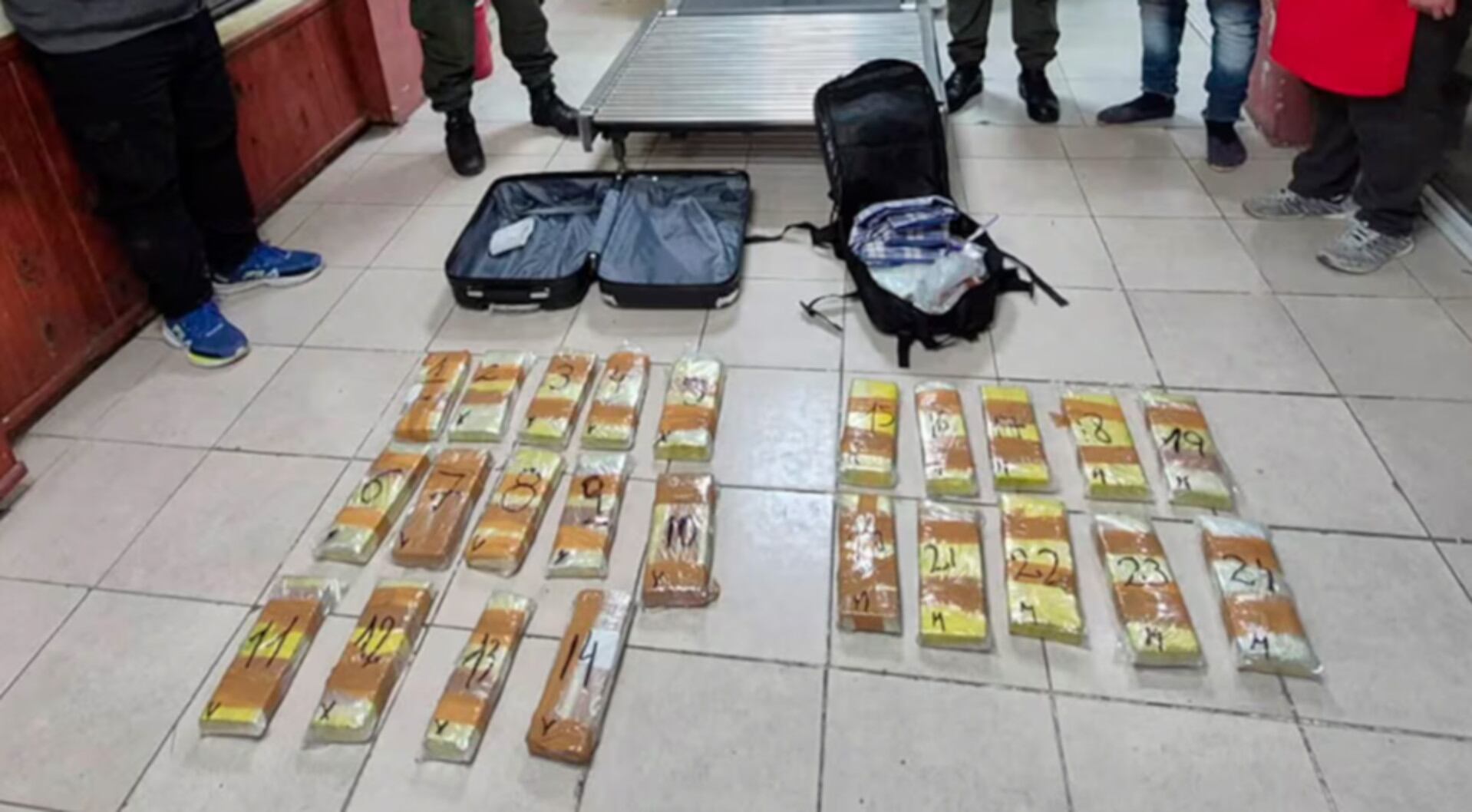 Los estupefacientes secuestrados por la Gendarmería (El Doce.tv)