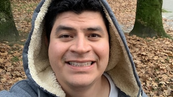 Tiktokero hondureño destaca la popularidad internacional de El Salvador en Bélgica