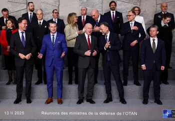 Los ministros de Defensa de la OTAN durante la cumbre en Bruselas este jueves (REUTERS/Yves Herman)