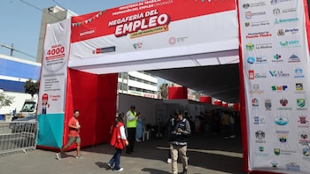 La oferta incluye puestos como auxiliares de producción, técnicos mecánicos y electricistas, así como agentes de seguridad, cajeros, reponedores y asesores de ventas.