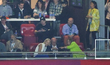 Rupert Murdoch junto a su