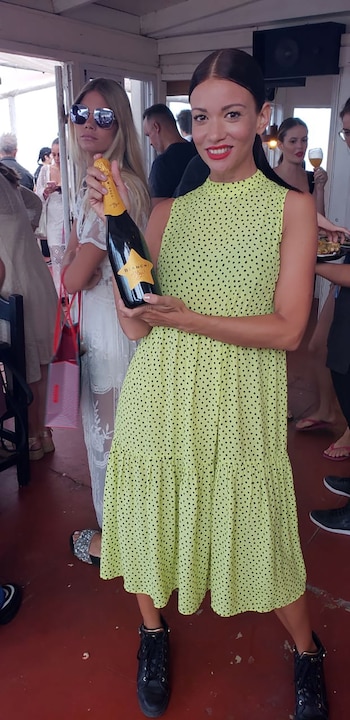 Carolina Puntonet junto a Bodegas