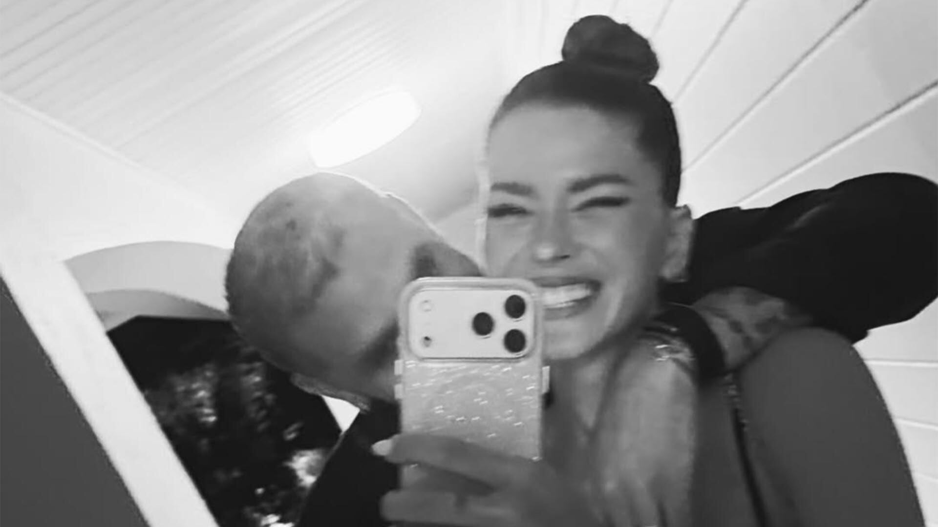 Una selfie en blanco y negro publicada por la actriz argentina reflejó la cercanía y alegría junto a Mauro Icardi