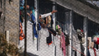 Capturan a una mujer para