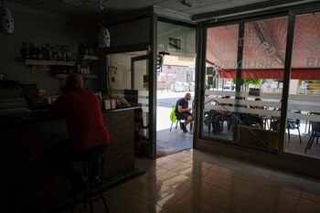 Un bar de Elche durante