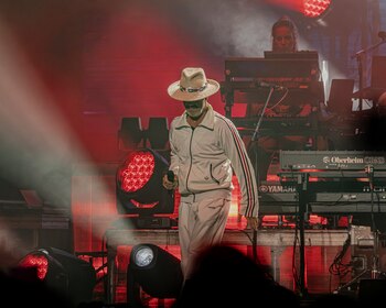 El líder de la banda encendió el escenario al norte de la capital azteca.