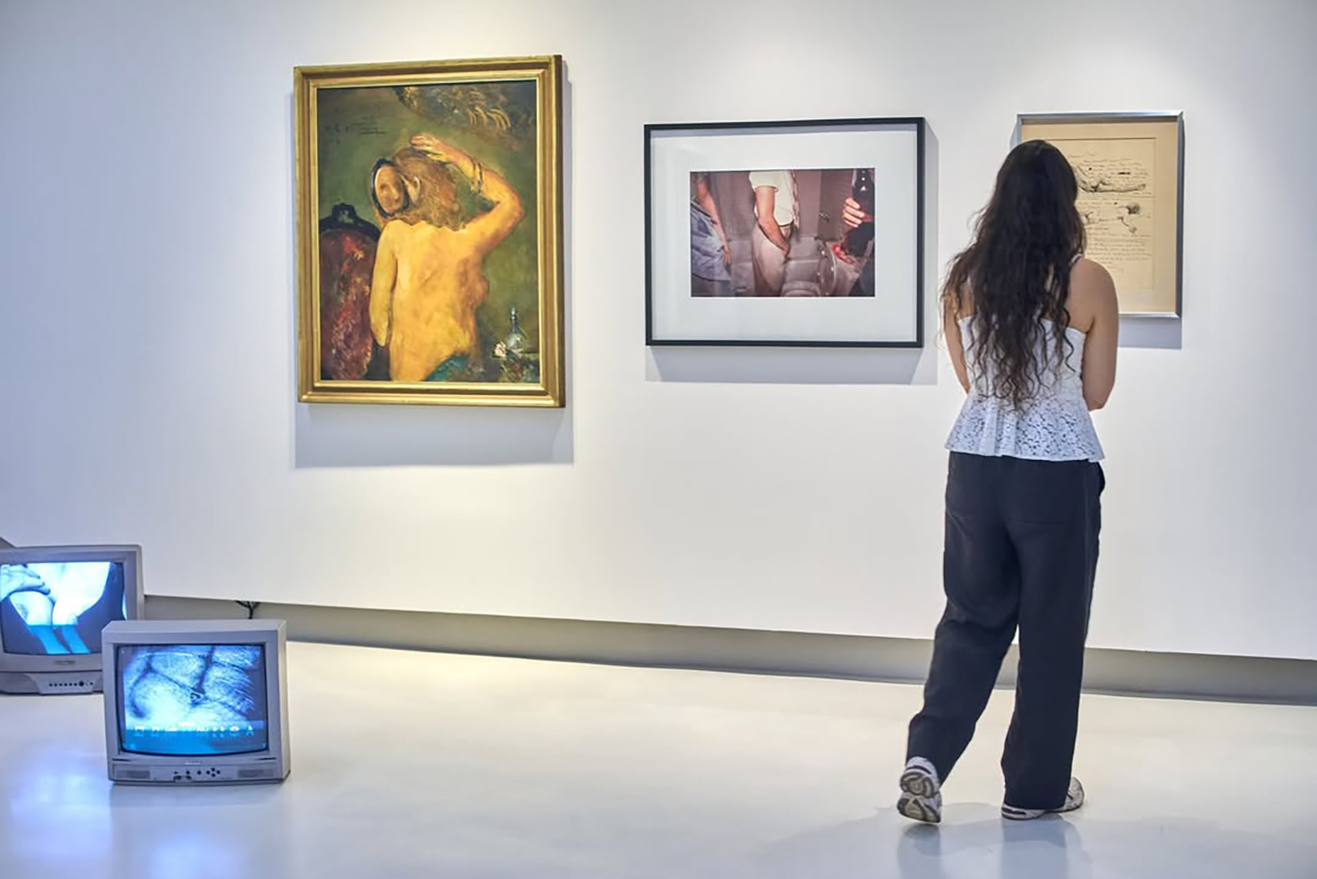 Entre las obras presentes, destaca -por ejemplo- una pieza temprana de Miguel Carlos Victorica