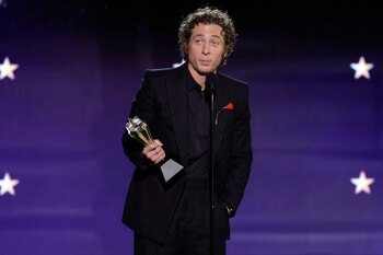 Jeremy Allen White recibió el