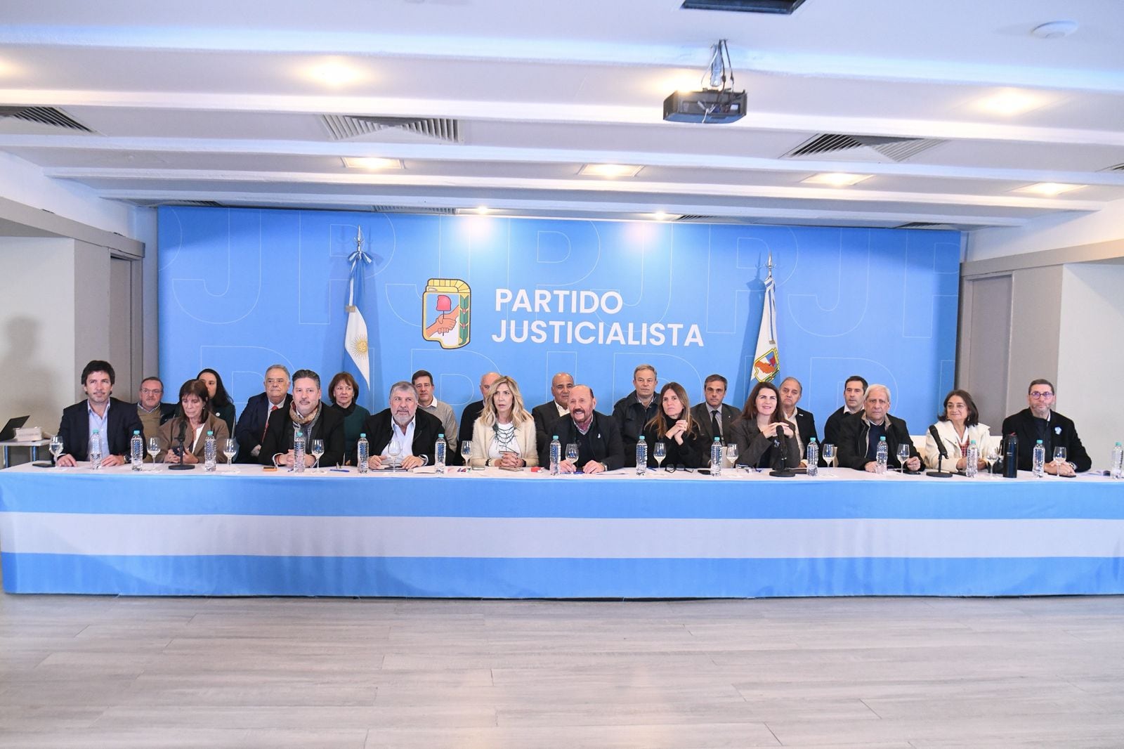 Los dirigentes peronistas que estuvieron en un nuevo Congreso del Partido Justicialista