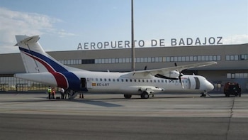 Un saco sin fondo para otra línea aérea que no es rentable: la Junta de Extremadura pagará 14,3 millones de euros para que siga habiendo vuelos desde Madrid y Barcelona hacia Badajoz