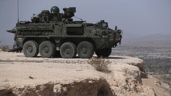 Con 200 vehículos de guerra,