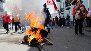 Los manifestantes cortaron calles y vías (REUTERS/Henry Romero)