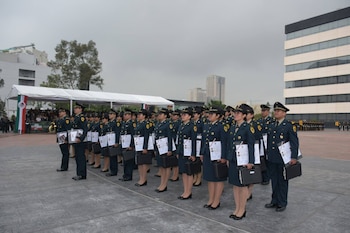 Al egresar, los médicos militares