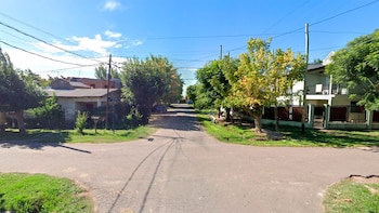 Su mujer lo echó de la casa tras descubrir una infidelidad y él la golpeó, la asfixió e intentó secuestrar a su hija: está prófugo