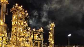 Petroperú mantiene 1,8 millones de barriles fondeados en altamar: sobreestadía ya le cuesta más de USD 17,1 millones al país