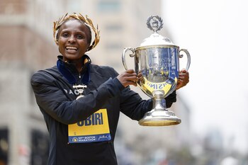 La keniana Hellen Obiri, en