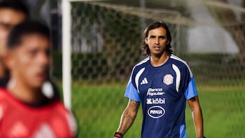 El ex capitán Bryan Ruiz será el entrenador oficial de Costa Rica tras dos triunfos interinos