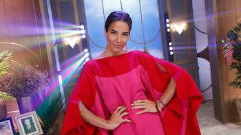 Juana Viale deslumbró con una túnica de seda natural: “Lindas, sexys, elegantes”