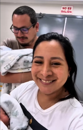 Kathy Sheen rompe en llanto