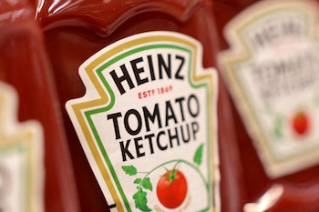 Kraft Heinz y General Mills también anunciaron la retirada de colorantes artificiales en EE.UU. para 2027. (REUTERS/Dado Ruvic)