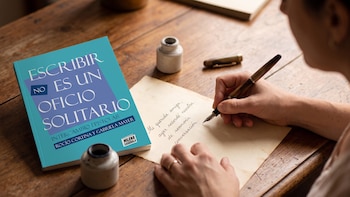 “Escribir (no) es un oficio solitario”: por qué deberíamos volver a las cartas y a “cultivar la pausa”