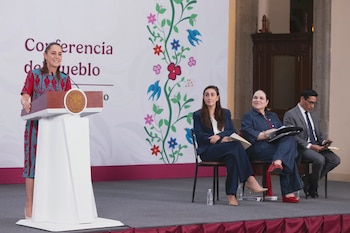Claudia Sheinbaum habla sobre supuesta campaña de desprestigio en la que Javier Milei habría aportado más de 300 mil dólares. (Foto: Presidencia)