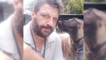 Decía ser adiestrador canino y lo detuvieron tras una denuncia por maltrato: encontraron un perro muerto en la pileta de su casa