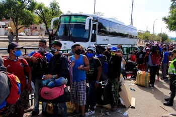 Venezolanos emprenden el regreso a