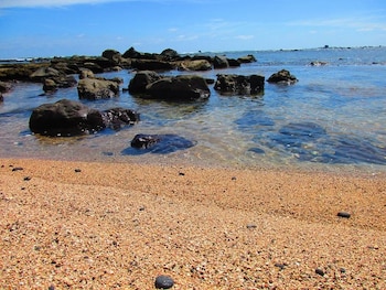 Las playas de arena dorada y roca volcánica de El Salvador