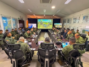 La estrategia de seguridad fue revisada en el Cantón Militar Pichincha y cubre la ciudad de Cali, su región metropolitana y distintos sectores del Valle del Cauca - crédito @COMANDANTE_FFMM / X