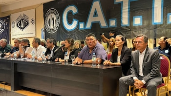 La mesa principal del plenario,