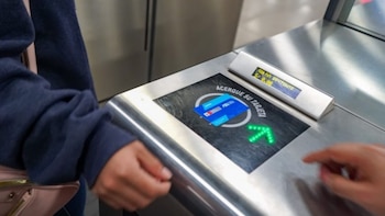 La validación de la TIT al ingresar y salir de las estaciones no implica el pago de pasaje ni requiere recargar saldo, ya que el servicio continúa siendo gratuito - Créditos: ATU.