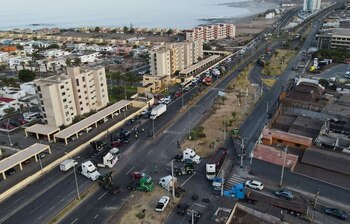 Manifestantes chilenos bloquean las calles