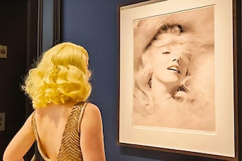 Marilyn Monroe vuelve a Londres en una muestra que reúne 200 piezas de su vida y su mito (Foto: EFE/Guillermo Garrido)