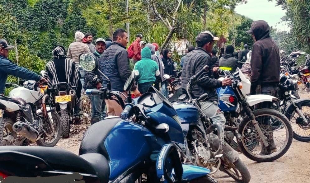 Los desplazamientos y confinamientos alteran la vida cotidiana de poblaciones ubicadas en zonas golpeadas por el conflicto - crédito Ejército Nacional