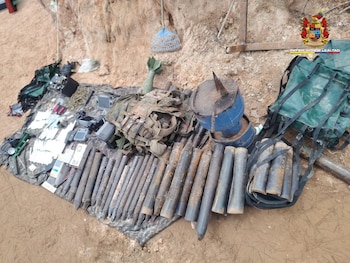 El operativo permitió incautar 320 detonadores, 120 granadas artesanales para drones y diversos equipos militares en la zona rural de Tibú - crédito @COL_EJERCITO / X