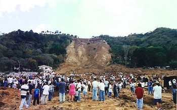 Decenas de personas quedaron soterradas