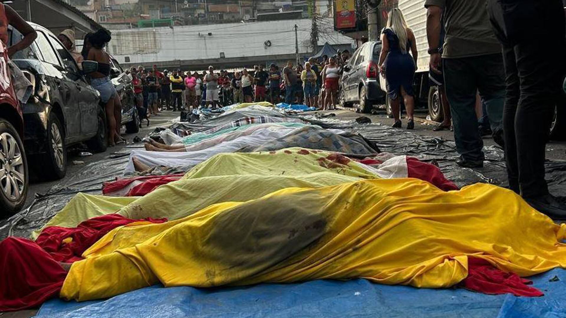 Más de 50 cuerpos fueron trasladados a una plaza de Río de Janeiro