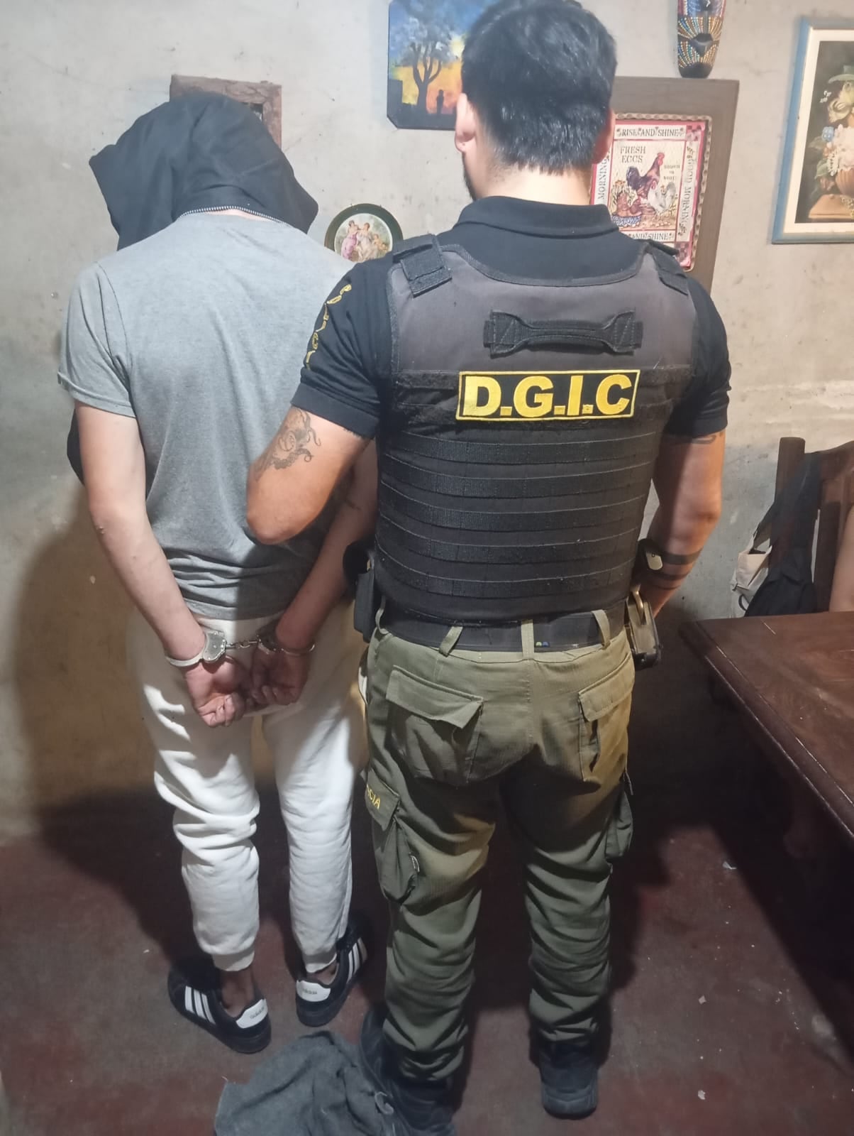 Entre los apresados hay un menor inimputable y dos adolescentes que, entre ambos, suman 33 ingresos a comisarías