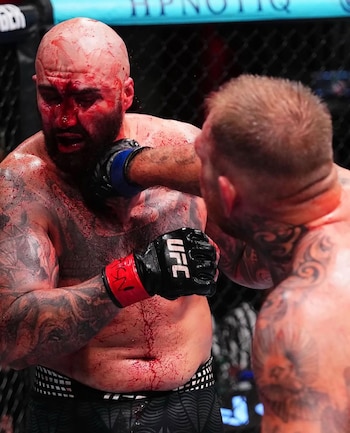 Steven Asplund dio 170 golpes