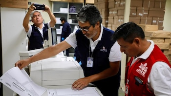 Segunda vuelta el 7 de junio: la ONPE empieza a imprimir el material electoral mientras el JNE aún cuenta actas