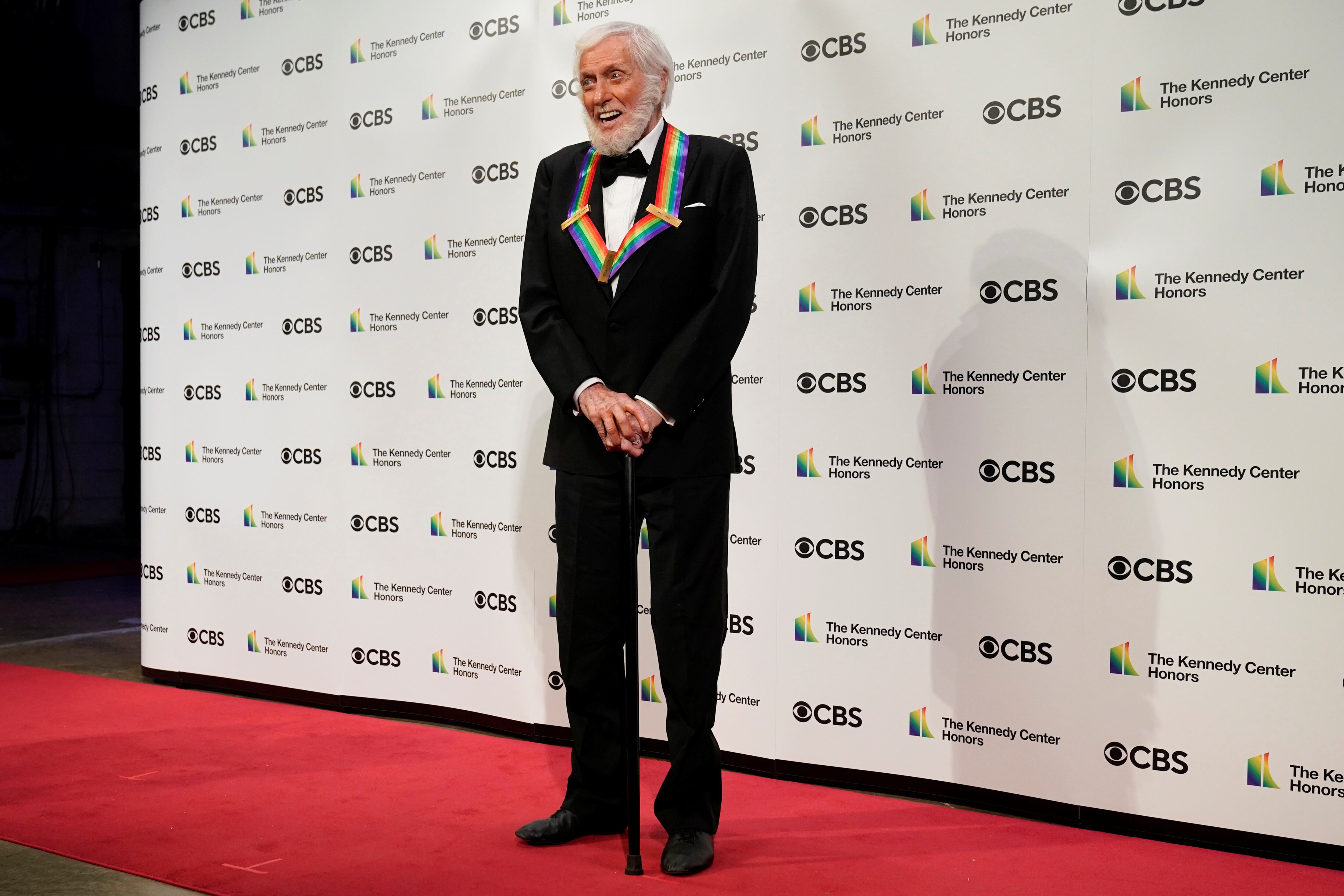 Dick Van Dyke recibió, además de premios como el Tony, Emmy, Grammy y el SAG a la trayectoria, el reconocimiento de honor del Centro Kennedy. (REUTERS/Joshua Roberts)