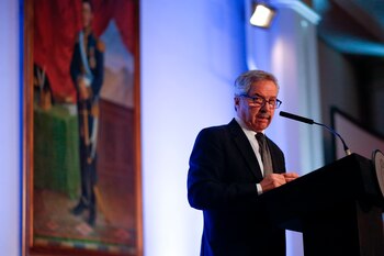 En la imagen, el ministro