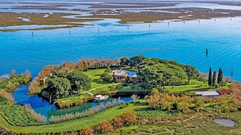 La espectacular isla privada de Venecia que está en venta por 5,5 millones de euros: con una fortaleza napoleónica y rodeada de naturaleza