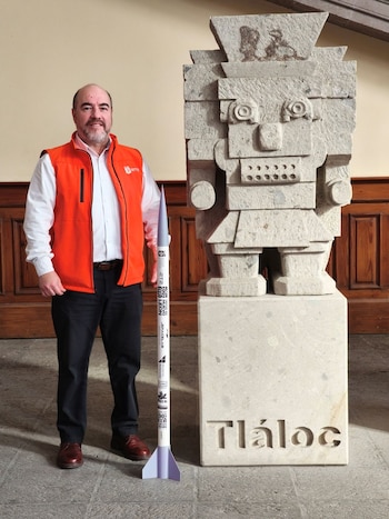 José Alfredo Pérez Bernal, entre