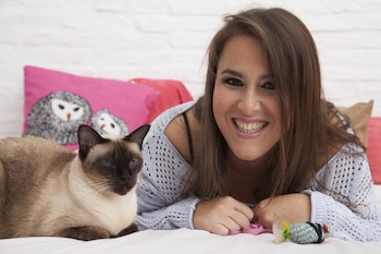 Malena Guinzburg y su gata