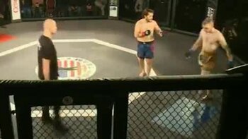 Inédito: un luchador argentino ganó una pelea de MMA sin lanzar un solo golpe