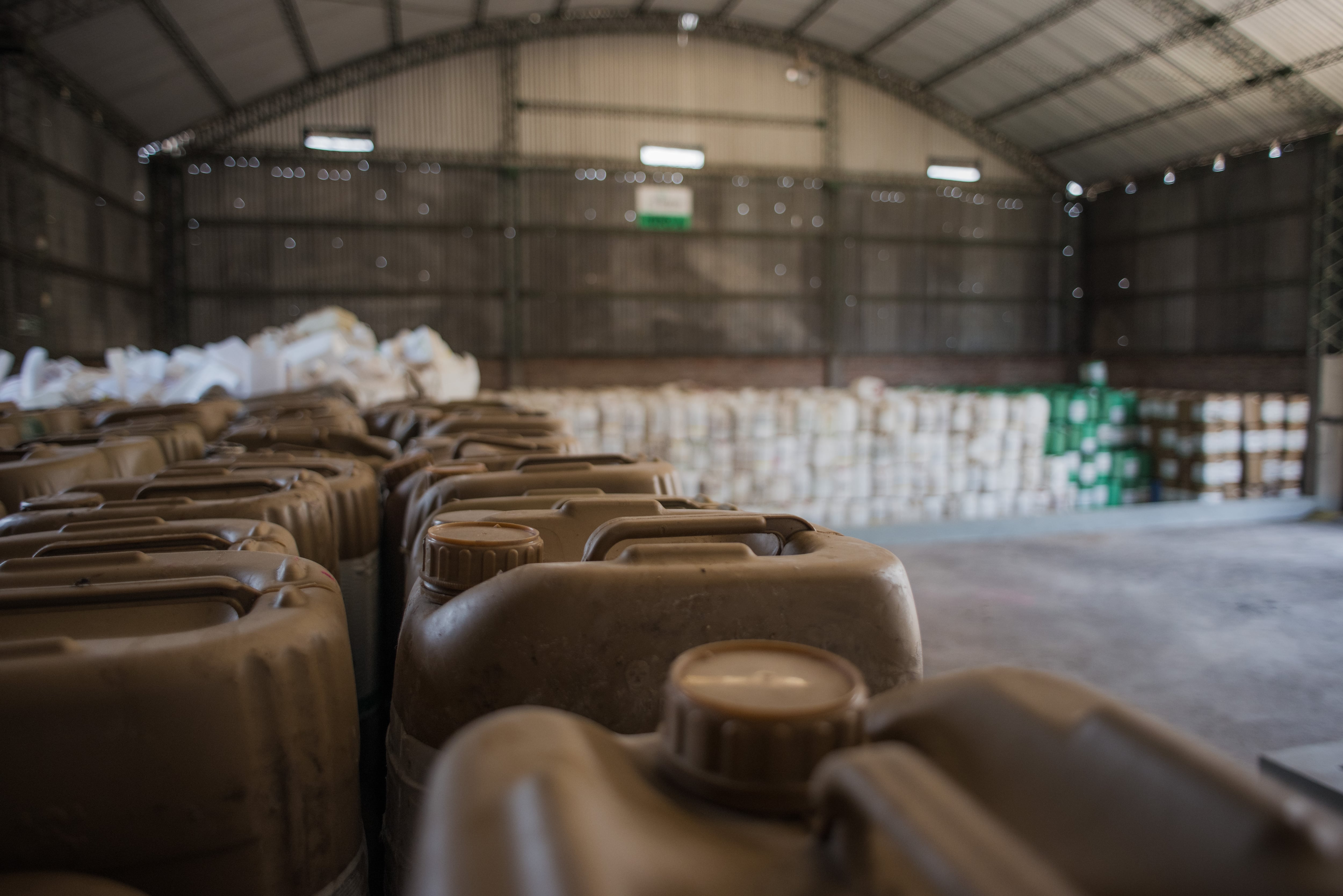Advierten que el 33% de los envases que ingresaron al sistema en 2025 no pudo ser reciclado porque no habían cumplido con un requisito indispensable establecido por la legislación vigente: el triple lavado o al lavado a presión (CampoLimpio)