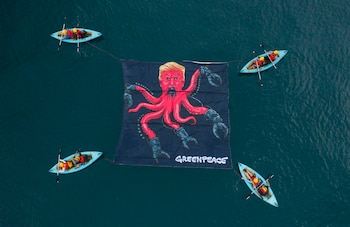 Greenpeace se manifiesta en Playa Santiago, en Manzanillo
