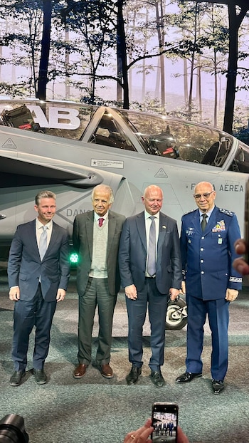 Saab afirmó que todos los Gripen cuentan con aviónica con inteligencia artificial y una arquitectura que permite actualizaciones rápidas de software - crédito @PlJonson / X